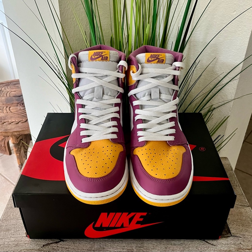 Air Jordan 1 Retro High OG Brotherhood Sneakers - Picture 4 of 8